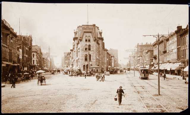 Bridge Square, 1886