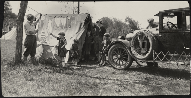 Campers washing clothing at Cherokee Heights tourist camp