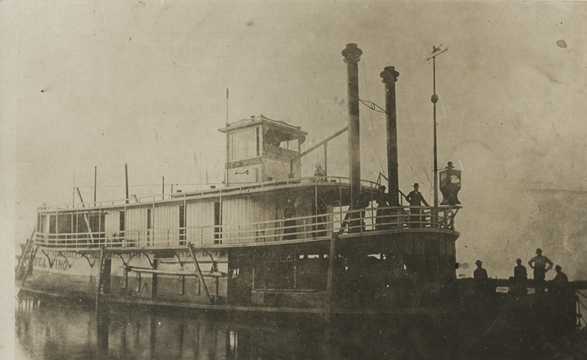 Black and white photograph of the Sea Wing, c.1889. Its owners typically used it as a work boat, often towing log rafts down the Mississippi.