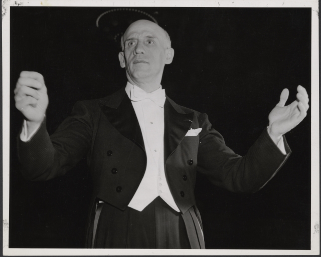 Dimitri Mitropoulos conducting, ca. 1945