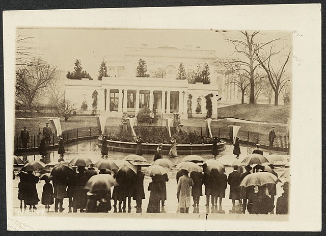 Members Of The National Woman’s Party Picketing For Suffrage | MNopedia