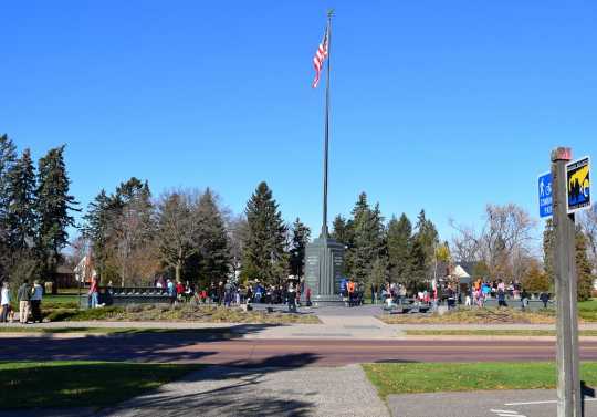Flag pole on Victory Memorial Drive