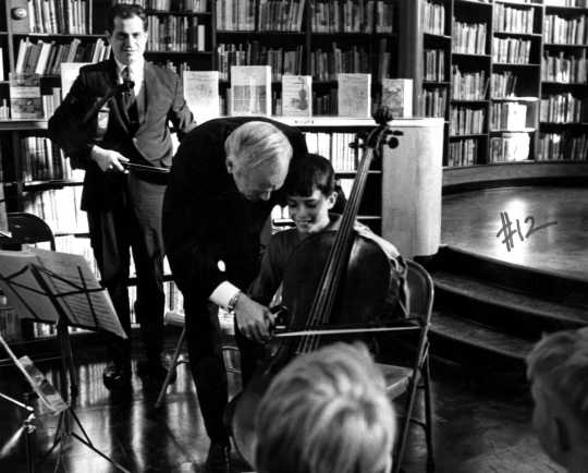 Black and white photograph of the Philharmonic Society’s summer music camp where SPCO musicians provided hands-on instruction, ca. 1960s.