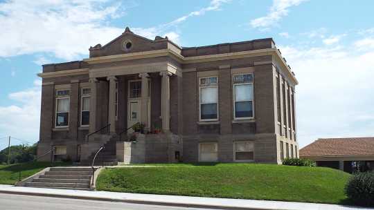 Color image of the Carnegie Library, 120 North Ash Street, Crookston, 2016.