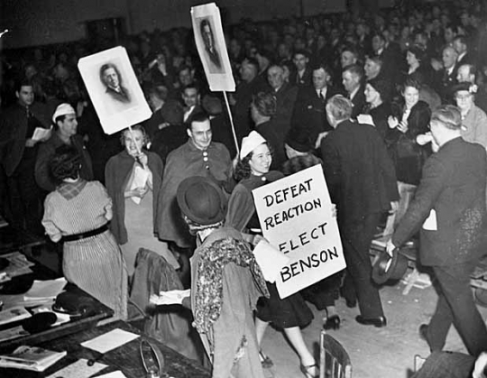 Black and white photograph of a spontaneous demonstration for Governor Elmer Benson at Duluth Convention, 1938.