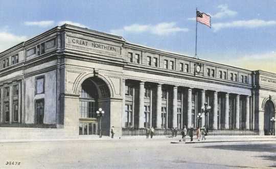 Color postcard showing the Great Northern Depot, Minneapolis, 1945.