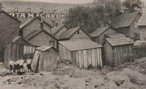 Black and white photograph of Minnesota Macaroni factory, 114 West Fairfield c.1917.