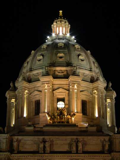 Color image of the quadriga with lit rotunda electrolier behind, February 11, 2013. Photographed by Linda A. Cameron.