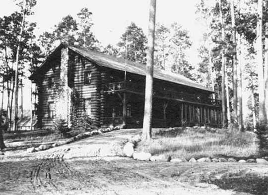 Black and white photograph of Douglas Lodge, 1913.