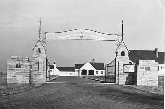 Entrance to the Carlos Avery Game Farm