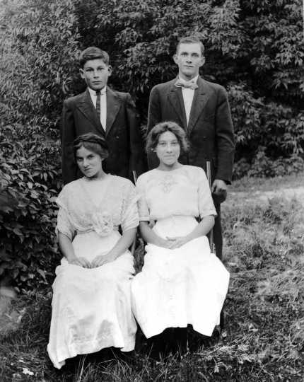 Black and white photograph of Henry Alexander's Children, c.1915.