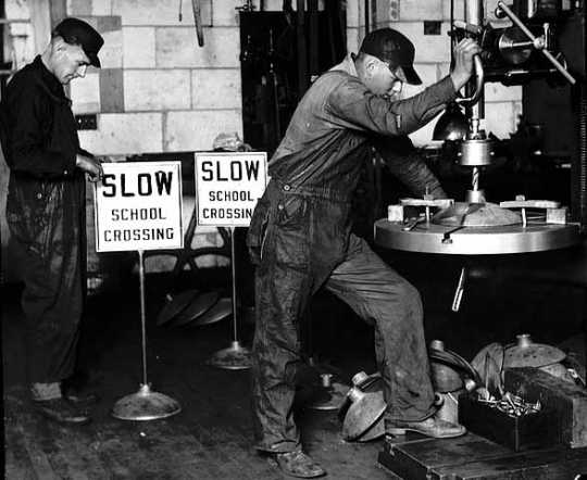 Making new signals for St. Paul school police, Boys Vocational School, St. Paul.