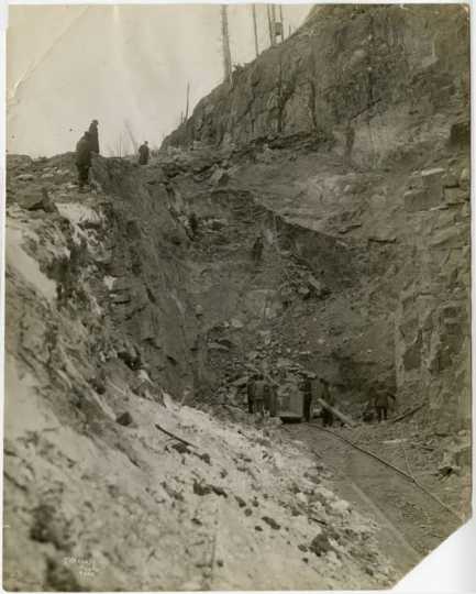 Black and white photograph of construction of the Duluth, Winnipeg & Pacific Railway tunnel at Short Line Park, Duluth, Minnesota, 1911.